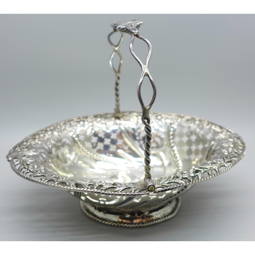 880 - A George III pierced silver basket, London 1767, Thomas Foster, 124g, 11.5cm x 15cm