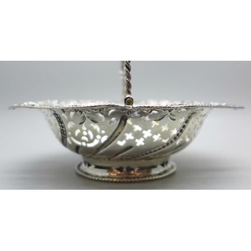 880 - A George III pierced silver basket, London 1767, Thomas Foster, 124g, 11.5cm x 15cm