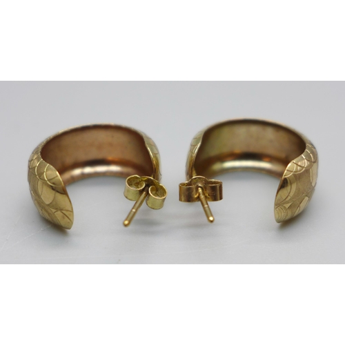 886 - A pair of 9ct gold hoop earrings with butterflies, 2.5g