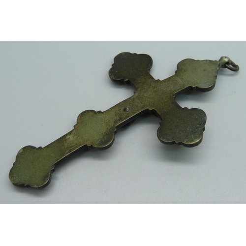 909 - A crucifix with micro-mosaic Roman architecture detail, 11cm