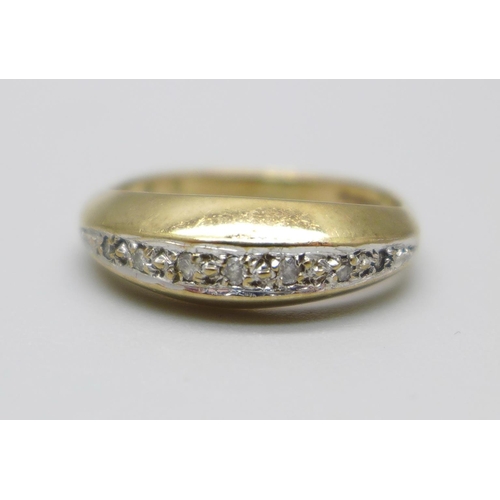 921 - A 9ct gold and diamond ring, 2.3g, L