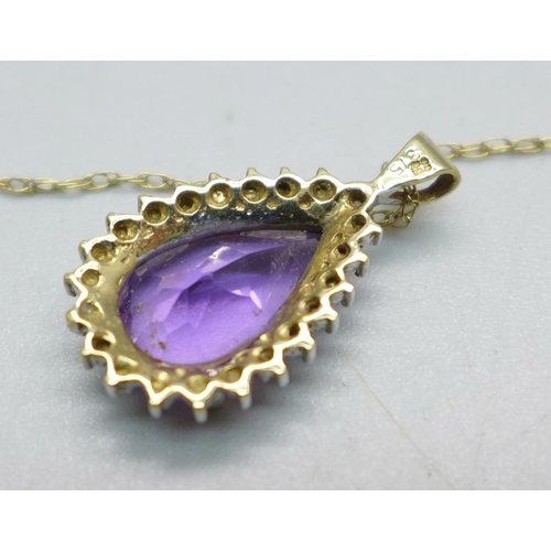 936 - A 9ct gold and amethyst pendant and chain, 2.9g