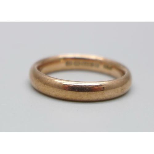 940 - A 9ct rose gold 'barrel' wedding ring, Birmingham 1913, 3.8g, N