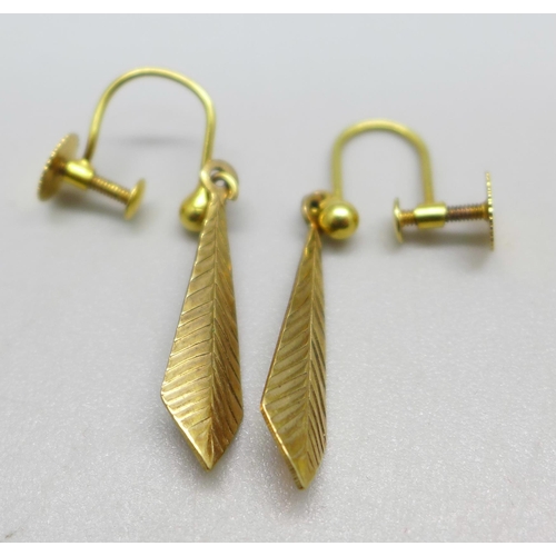 942 - A pair of 9ct gold screw on drop earrings, 1.5g