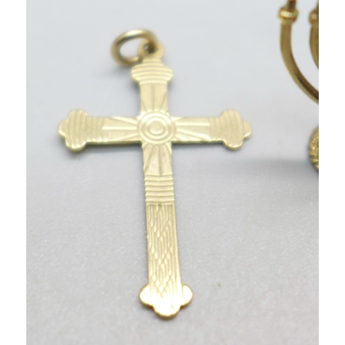 944 - A 9ct gold Jewish Menorah charm and a 9ct gold cross pendant, 2.4g