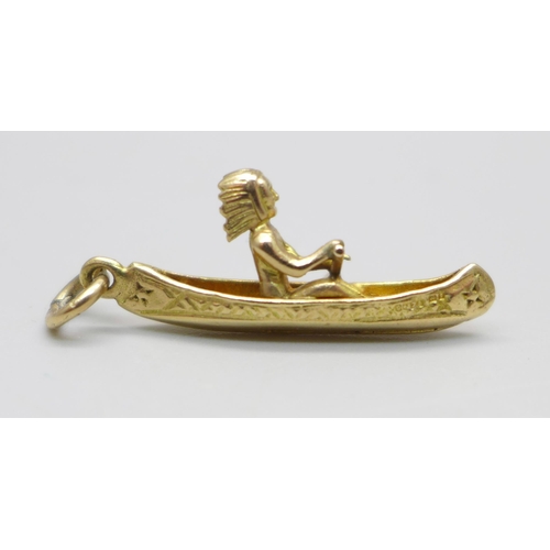 949 - A hallmarked 9ct gold canoe charm with Native American, 2.4g