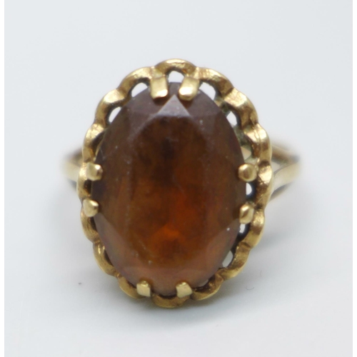 951 - A 9ct gold, brown stone ring, 3.3g, L/M