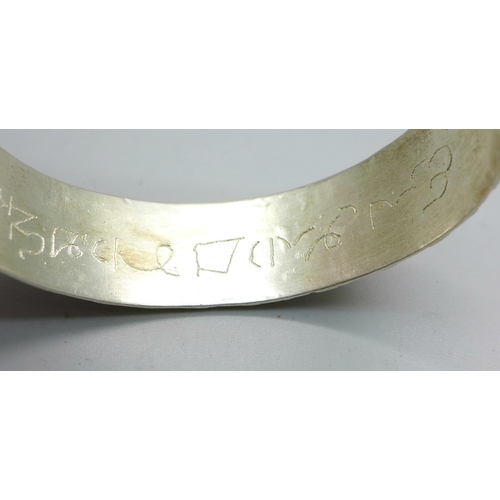 962 - A Chinese silver bangle, 80g