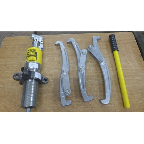 2017 - A Vevor YL-15 hydraulic gear puller