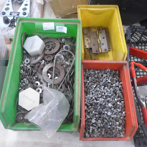 2040 - A large quantity of washers, bolts and hinges