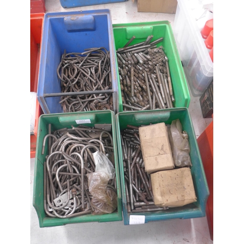 2047 - A large quantity of U-bolts with stud bolts