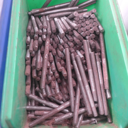 2047 - A large quantity of U-bolts with stud bolts