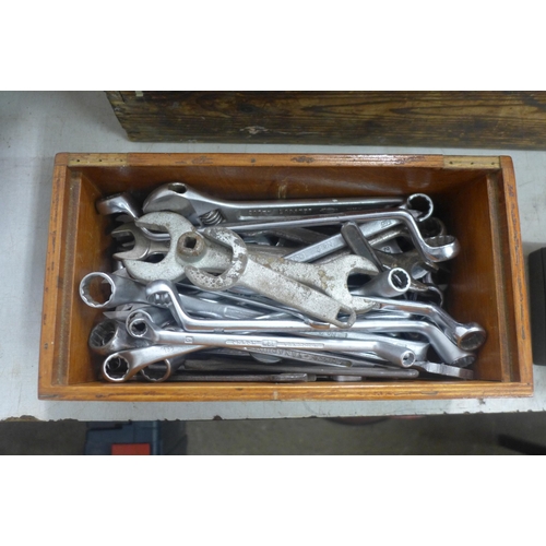 2058 - A large quantity of assorted spanners