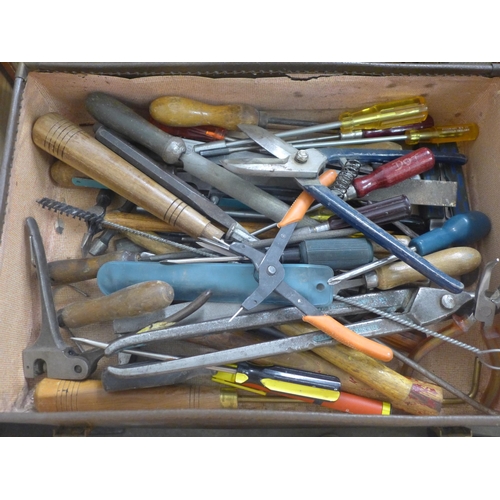 2060 - Two cases of hand tools and a metal guillotine