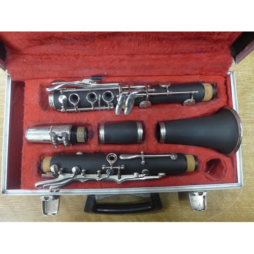 2077 - A Boosey & Hawkes 300 clarinet in protective hard case