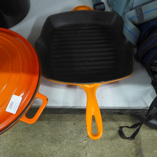 2084 - A Skillet pan and a sauté pan including le Creuset