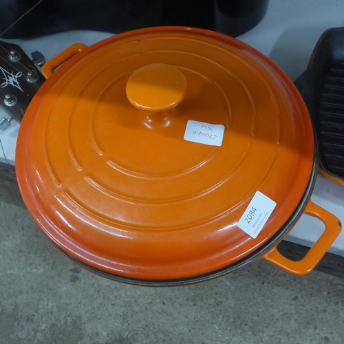 2084 - A Skillet pan and a sauté pan including le Creuset