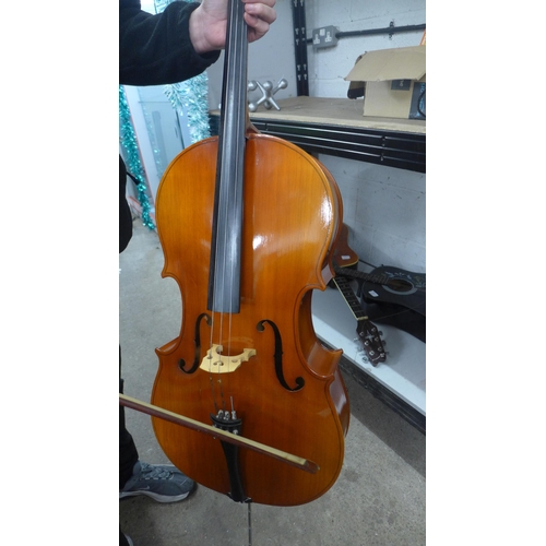 2095 - A cello with bow and a soft case