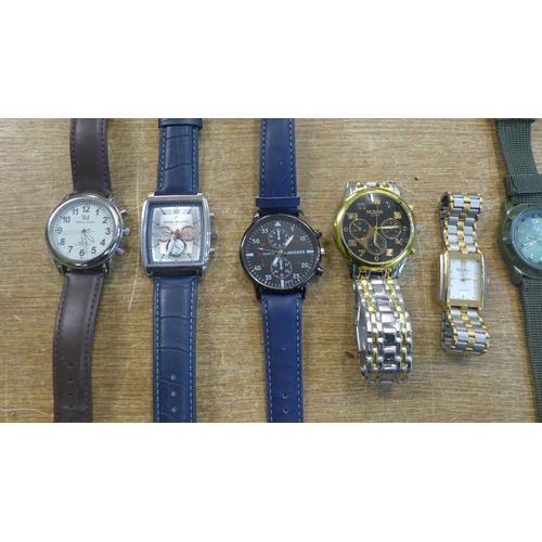 2101 - Twelve wristwatches