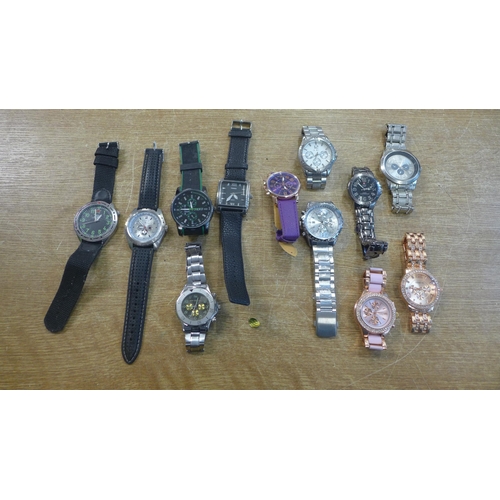 2104 - Twelve wristwatches