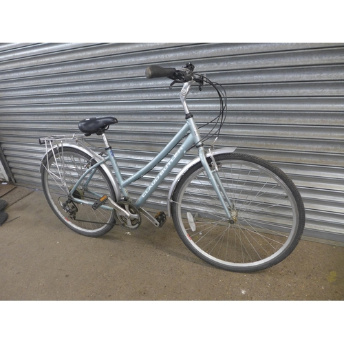 2138 - A women's Claud Butler 21 speed bicycle - unused for 3 years