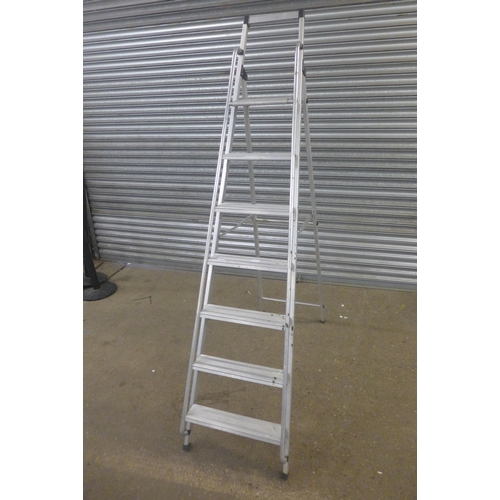 2158 - An aluminium 7-rung stepladder