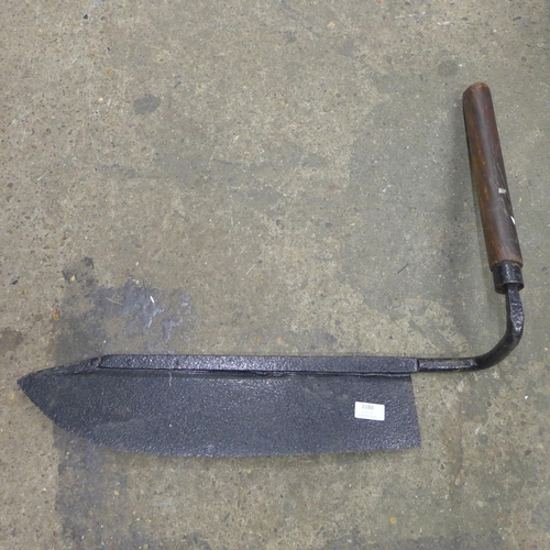 2188 - A hay bale cutting tool