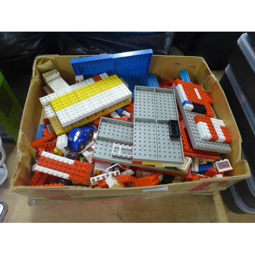 2245 - A box of assorted Lego