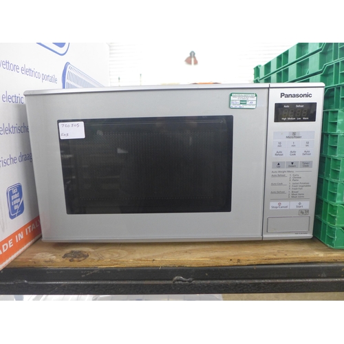 2249 - A Panasonic NN EX81MM 800w microwave