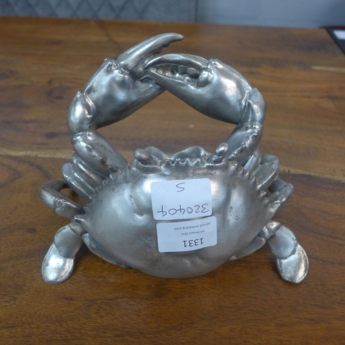 1331 - A silver wine bottle holder in the form of a crab