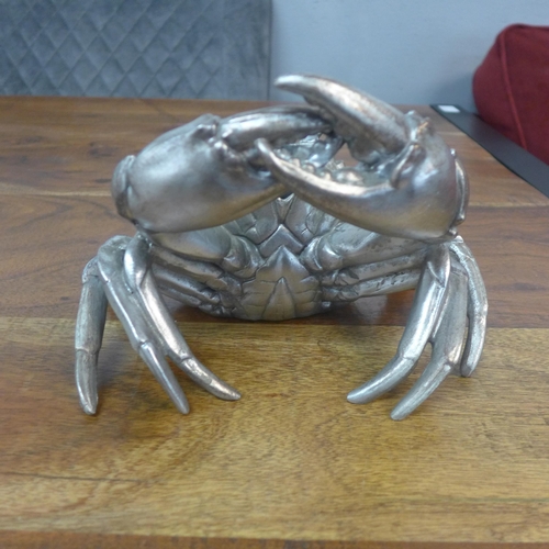 1331 - A silver wine bottle holder in the form of a crab