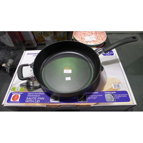 3012 - Tefal Deep Saute Pan 4.7L (311-375)    * This lot is subject to vat