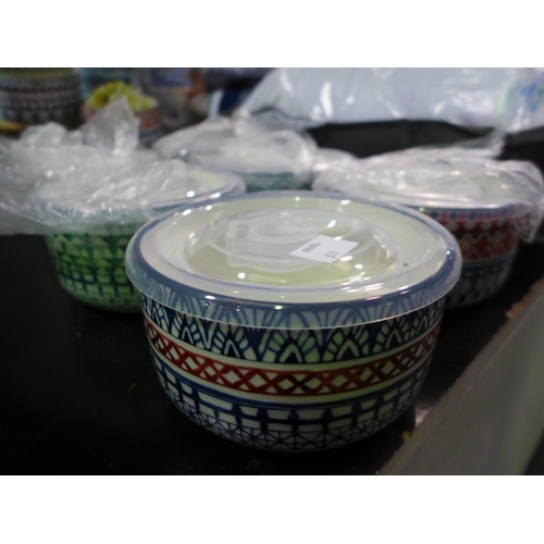 3050 - Microwavable Bowls With Lids  (311-363)    * This lot is subject to vat