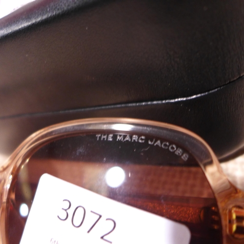 3072 - Marc Jacobs Ladies Clam Sunglasses (311-182)    * This lot is subject to vat