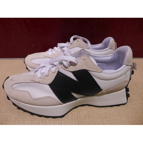 3093 - Men's black and white 327 New Balance trainers, marked. size 8 * this lot is subject to VAT