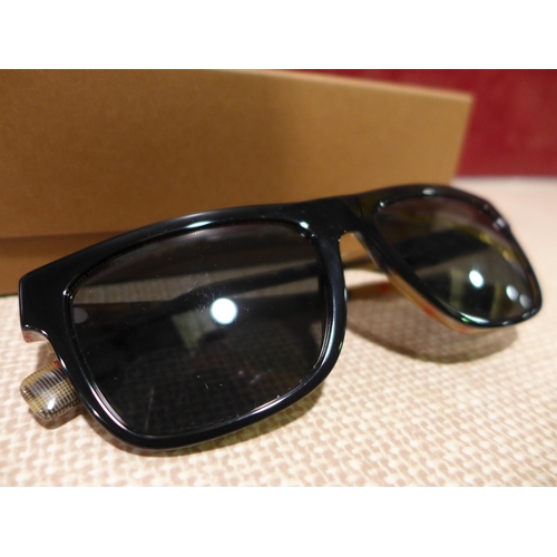 3110 - Burberry Black Plastic Sun Glasses (4293 3806/87)     (311-385)    * This lot is subject to vat