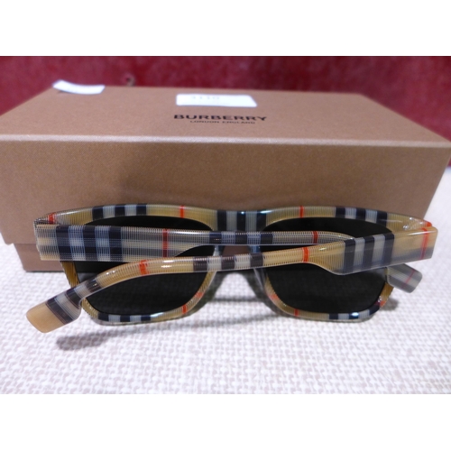 3110 - Burberry Black Plastic Sun Glasses (4293 3806/87)     (311-385)    * This lot is subject to vat