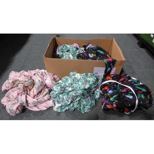 3126 - Assorted women's loose pyjamas, various sizes, styles and colours * this lot is subject to VAT