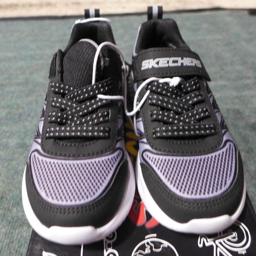 3138 - Pair of kid's black and silver Skechers trainers - size 11 * This lot is subject to VAT