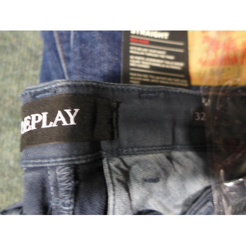 3233 - Three Pairs of Men's jeans, including Lee, Replay and Levi - mixed style, size, colour *this lot is ... 