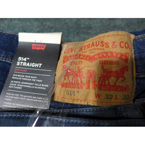 3233 - Three Pairs of Men's jeans, including Lee, Replay and Levi - mixed style, size, colour *this lot is ... 