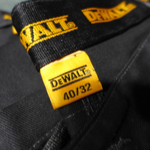 3235 - Two pairs of men's Dewalt work trousers, mixed sizes- 38x32 and 40x32 *This lot is subject to VAT