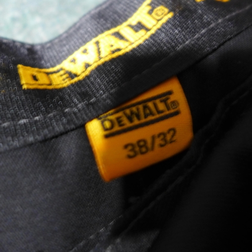 3235 - Two pairs of men's Dewalt work trousers, mixed sizes- 38x32 and 40x32 *This lot is subject to VAT