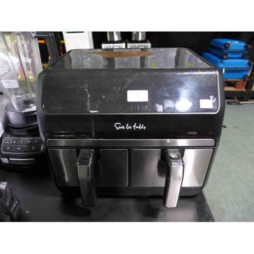 3333 - Sur La Table Double Air Fryer with 2 x 3.8L baskets (311-203)    * This lot is subject to vat