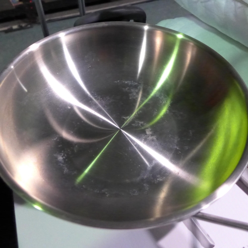 3337 - Kitchenaid Stainless Steel Wok With Lid   (311-247)    * This lot is subject to vat