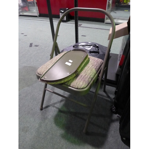 3361 - Padded Folding Chair (Damaged)    (311-338)    * This lot is subject to vat