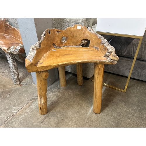 1492 - A rustic hardwood chair