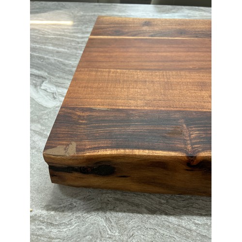 1426 - A large hardwood chopping board