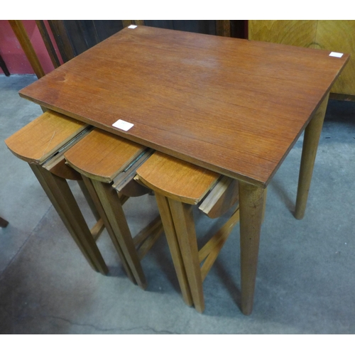 147 - A Poul Hundeved teak nest of tables