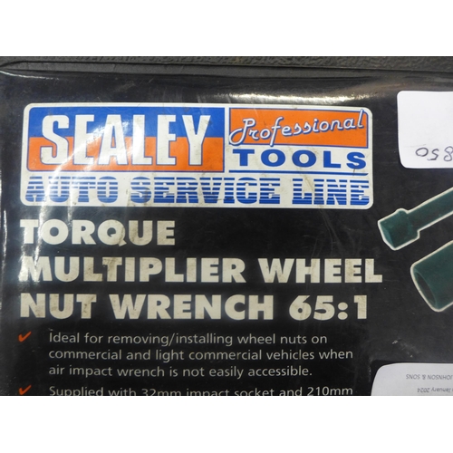 2323 - A Sealey torque multiplier wheel nut wrench 65:1 - model no. SX500  *This lot is subject to VAT